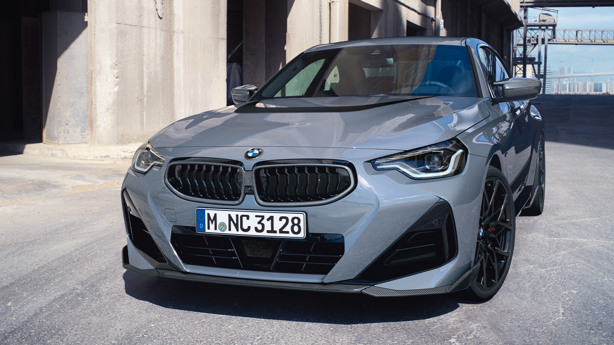 BMW Serija 2 kupe G42 tročetvrtinski prednji prikaz izbliza BMW M Performance delovi BMW Serija 2 kupe G42 tročetvrtinski prednji prikaz izbliza