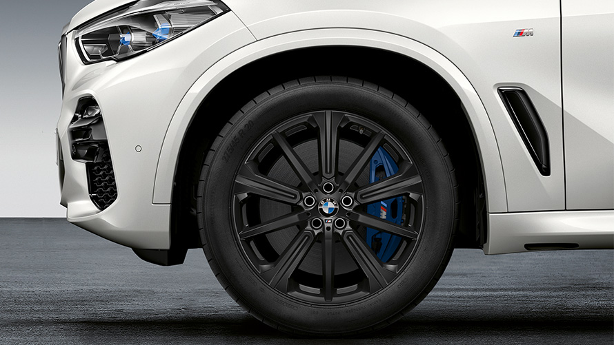 20“ M točak od lakih legura, 748 M zvezdastih krakova, izrađen u Jet Black mat boji BMW M Performance delovi 20“ M točak od lakih legura u zvezdastom stilu 748 M u Jet Blackmat boji