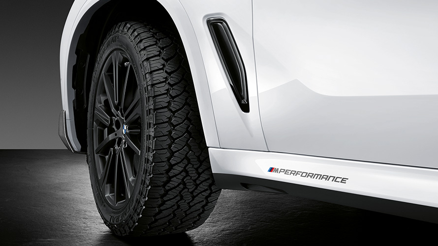 M nalepnica sa oznakom performansi BMW M Performance Parts M Performance nalepnica sa oznakom performansi.