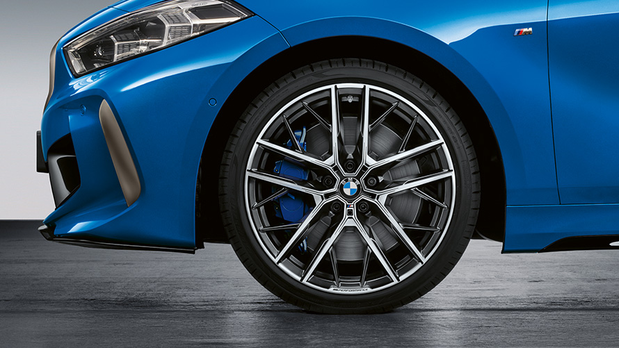 BMW M Performance u Double-spoke stilu 555 M Bicolor sa BMW letnjim gumama BMW M Performance u Double-spoke stilu 555 M Bicolor sa BMW letnjim gumama