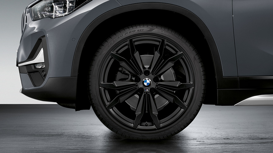 BMW M Performance Double-spoke stil 717 M BMW M Performance u Double-spoke stilu 717 M sa BMW letnjim gumama